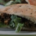 Naanbrood met gekruid gehakt