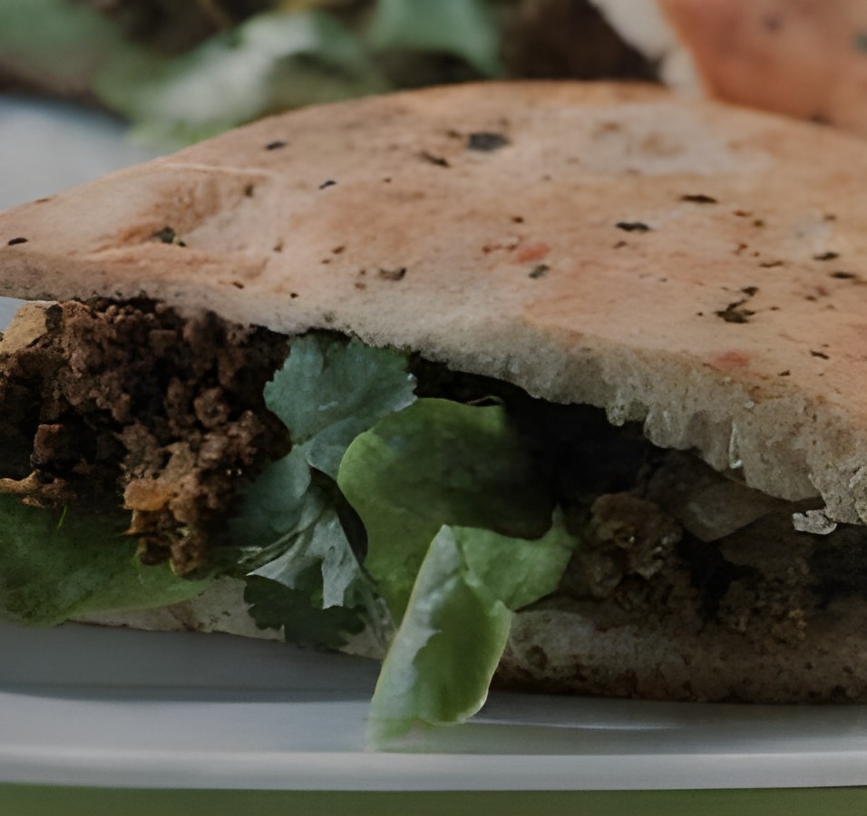 Naanbrood met gekruid gehakt