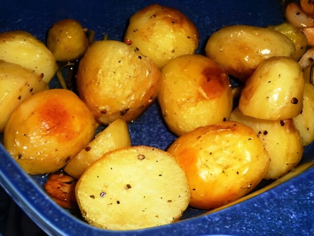 Nieuwe aardappeltjes met rozemarijn en knoflook