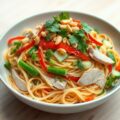 Noedelsalade met zoetzure dressing