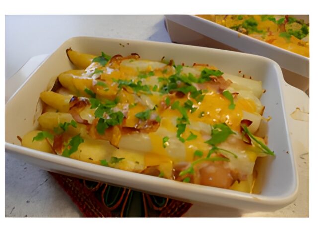Ovenschoteltjes met asperges, beenham en twee kazen.