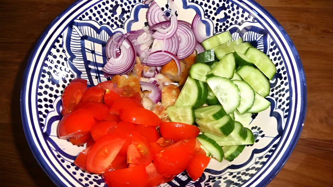 Panzanella met gegrilde asperges en tonijn