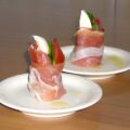 Parmahamrolletjes met rucola tomaat en basilicum