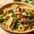 Pasta met gegrilde kip, sperziebonen en basilicum