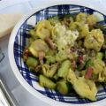 Pasta met spekjes, courgette en groene pesto