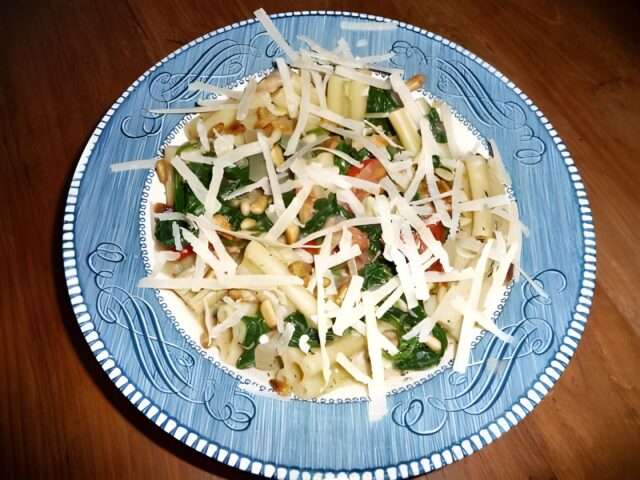Pasta met spinazie en gerookte zalm