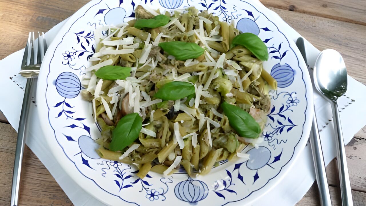 Pasta met tonijn en een hele berg groenten