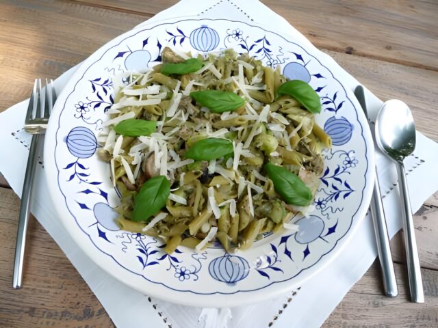 Pasta met tonijn en een hele berg groenten