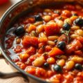 Pastasaus met tomaten en tuinbonen
