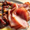 Pastrami met artisjokken compote