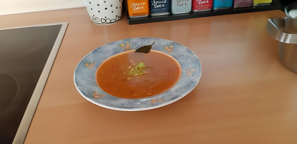 Pittige bruine bonensoep met chorizo
