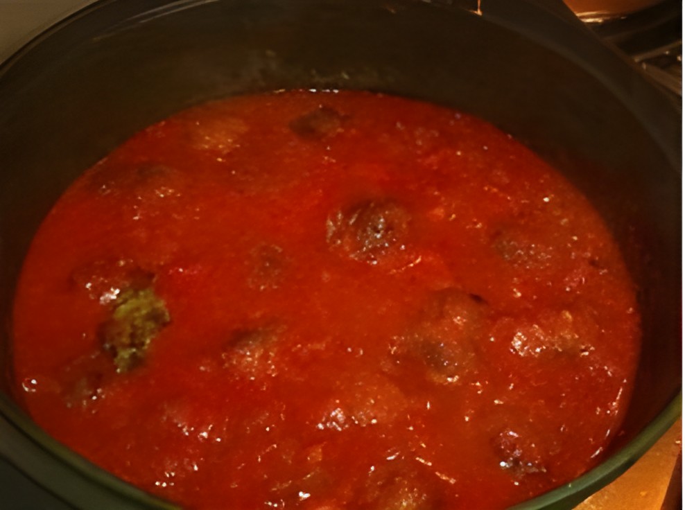 Pittige gehaktballetjes in een kerrie-tomatensaus