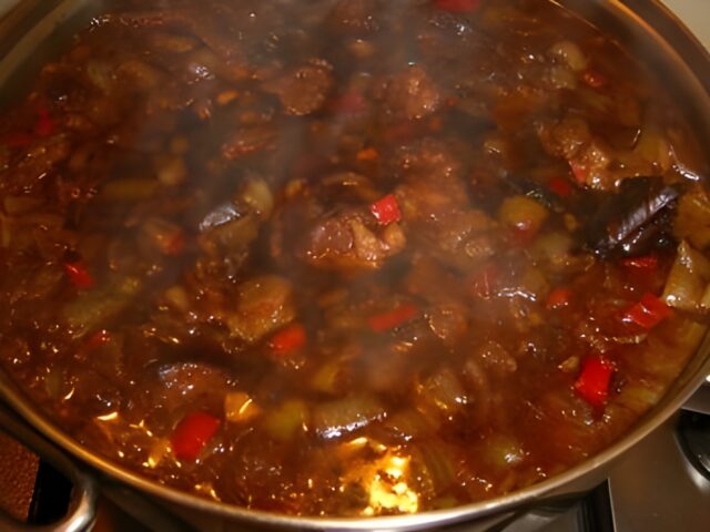Pittige Indische rundvleesstoofpot ook voor slowcooker