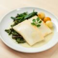 Pladijs met Belgisch witloof en spinazie in blanke botersaus
