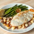 Pladijs met gewokte asperges en gegrilde artisjok