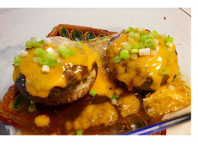 Portobello gevuld met gehakt en een topping van Cheddar