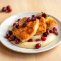 Puree van knolselder en aardappel, gebakken parelhoen en veenbessen