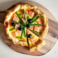 Quiche met asperges en zalm