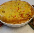 Quichekeurig ” een kip-kerrie quiche met puntpaprika en prei.