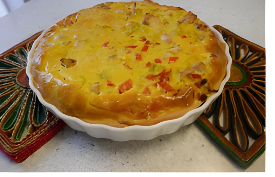 Quichekeurig ” een kip-kerrie quiche met puntpaprika en prei.