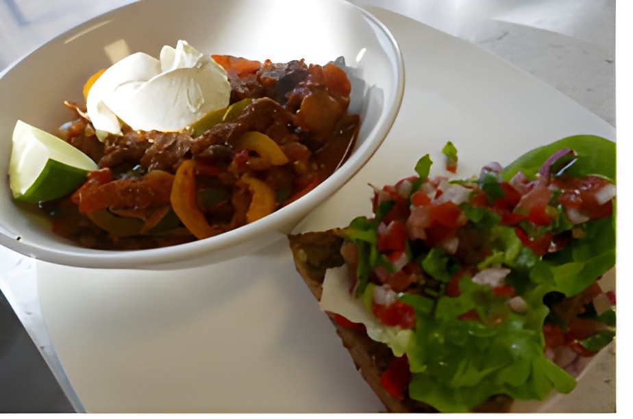 Ramon Brugmans Chili Con Carne Stoofvlees met uiensalsa en …….