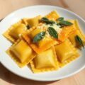 Ravioli met pompoen en salieboter