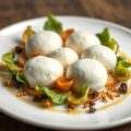 Reuzenbloem van witlof en roquefortmousse