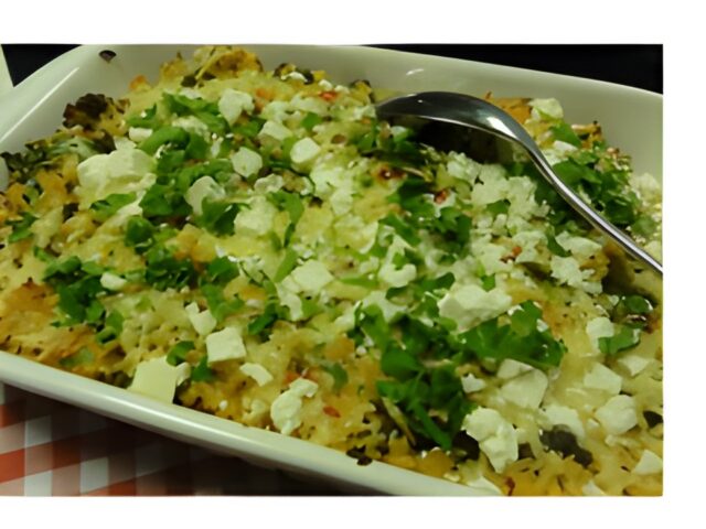 Rijstovenschotel met gehakt, prei en paprika , ui en feta.