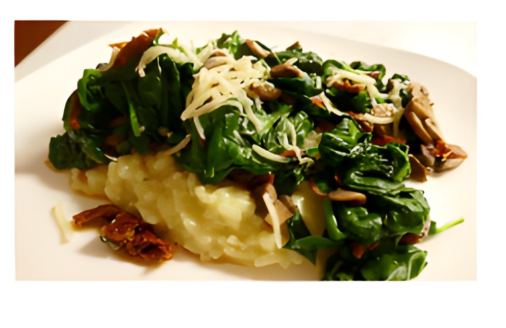Risotto Rapido met spinazie, champignons en zongedroogde tomaat.