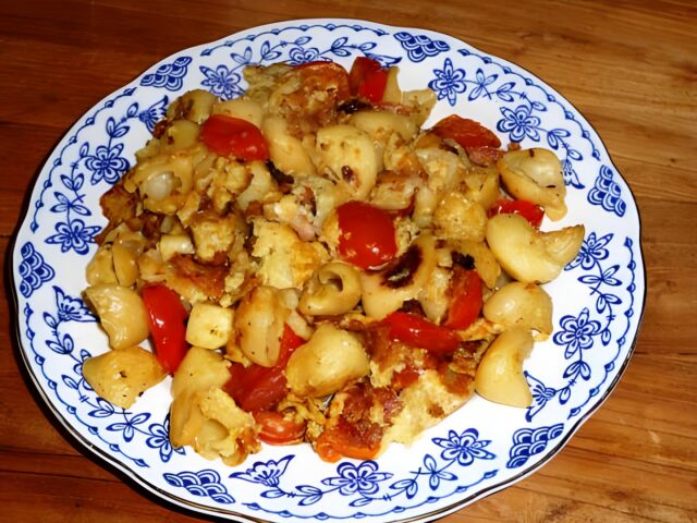 Roerei met een restje pasta