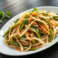 Roergebakken salade van gemengde groenten