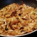 Roergebakken spitskool met shiitake en sojasaus