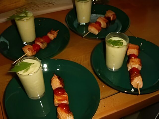 Romige aardappelmousse met zalmspiesjes