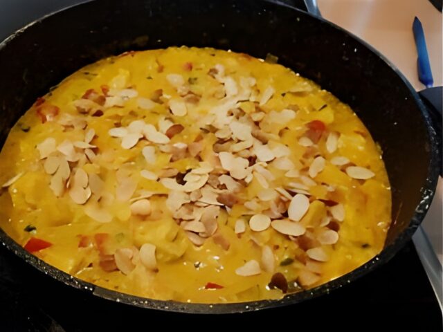 Romige Indische curry met kipfilet mango chutney en amandelen