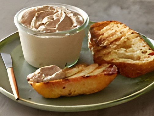 Romige paté van kippenlevertjes, port en kastanjechampigons