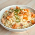 Romige risotto met gerookte zalm en lenteuitjes