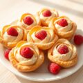 Rozen met amandelcréme en frambozen