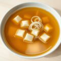 Runderbouillon met eiergelei en bosui