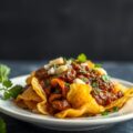 Runderplakjes met een kruidige salade