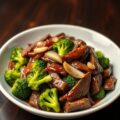 Rundvlees met broccoli (Saich ko char spee khieu)