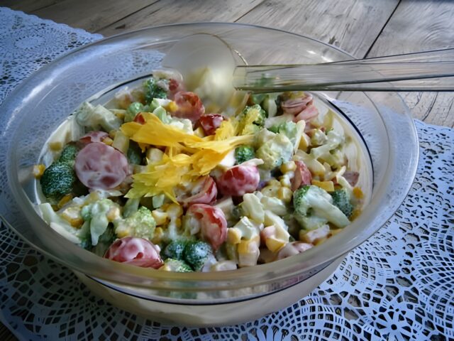 Salade met broccoli en nog veel meer lekkers