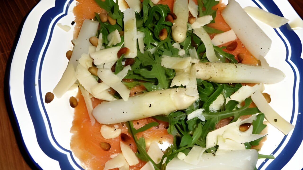 Salade met gerookte zalm en asperges