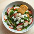 Salade met parmezaanse wafeltjes