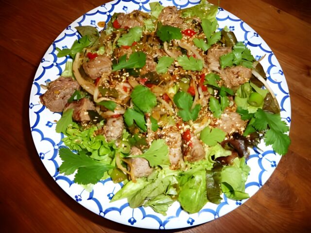 Salade met Thaise biefstukpuntjes