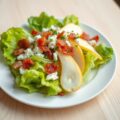 Salade van kropsla, peer en geitenkaas