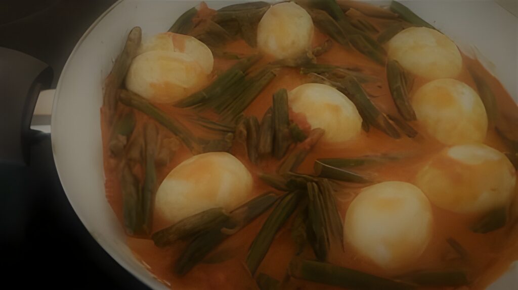 Sambal goreng telor met sperziebonen