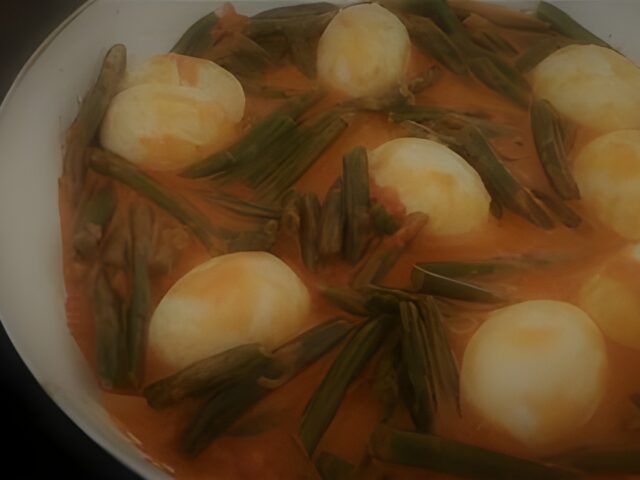 Sambal goreng telor met sperziebonen