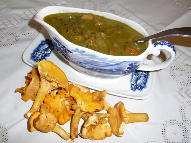 Saus met cantharellen en truffelpesto