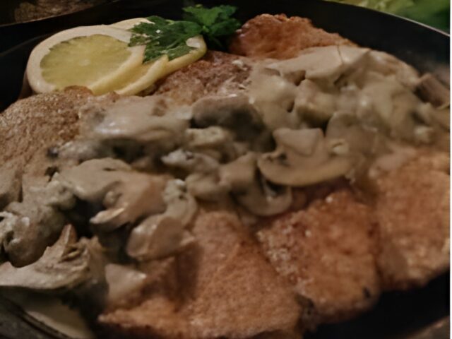 Schnitzels met champignon-citroensaus