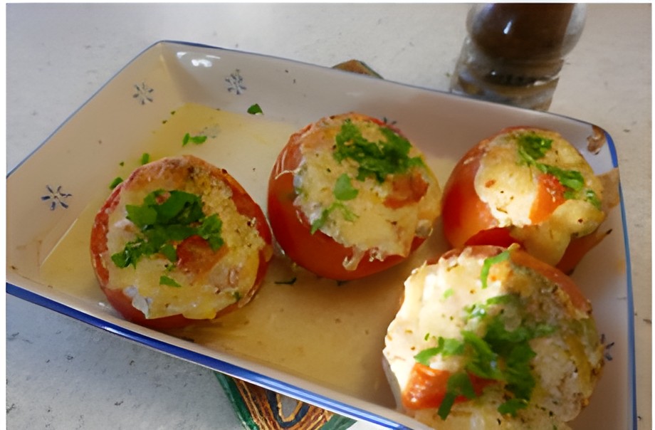 Slanke, gevulde kruiden-kwark- tomaten uit de oven.